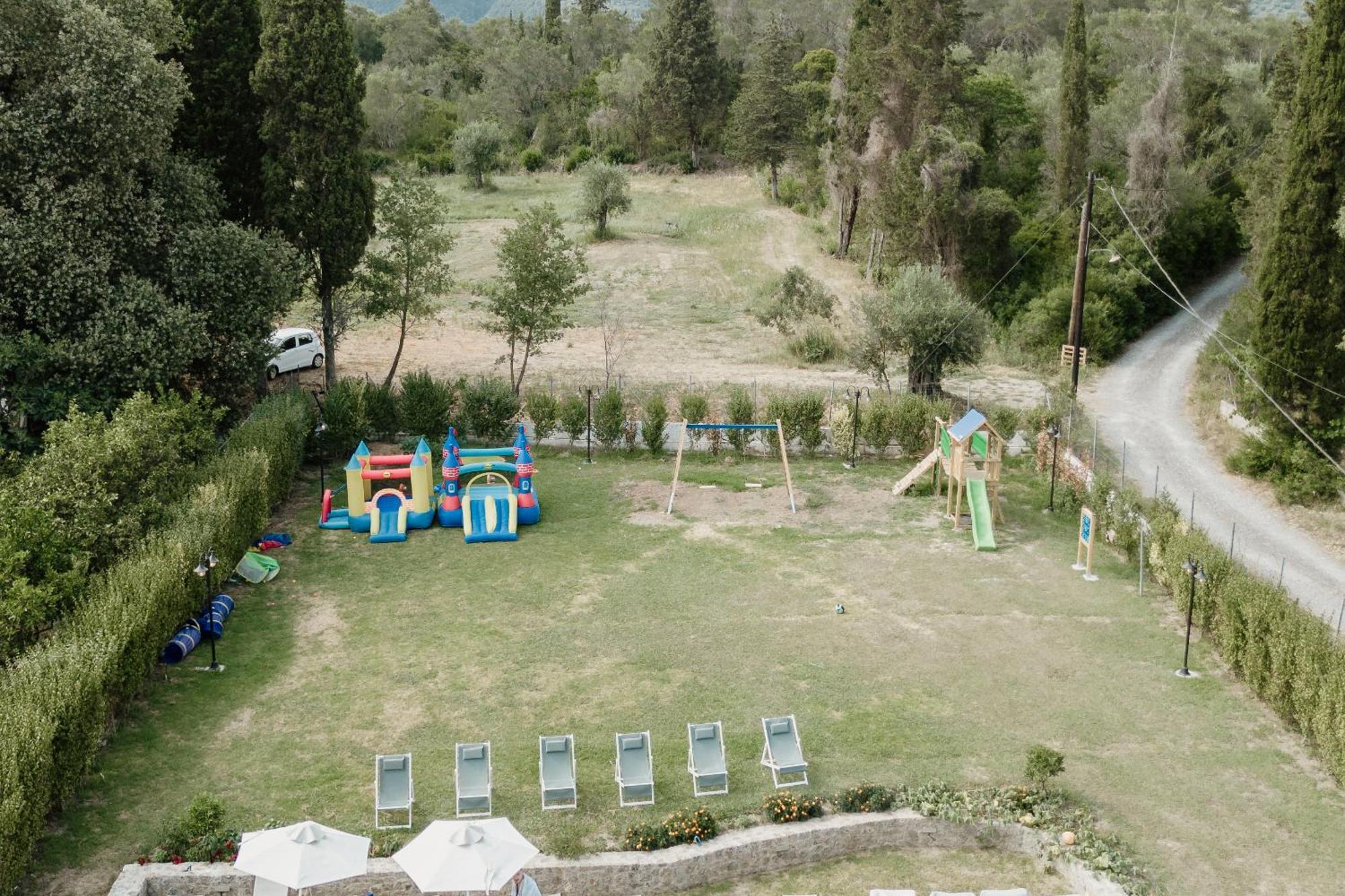 Dominoes Corfu Ýpsos