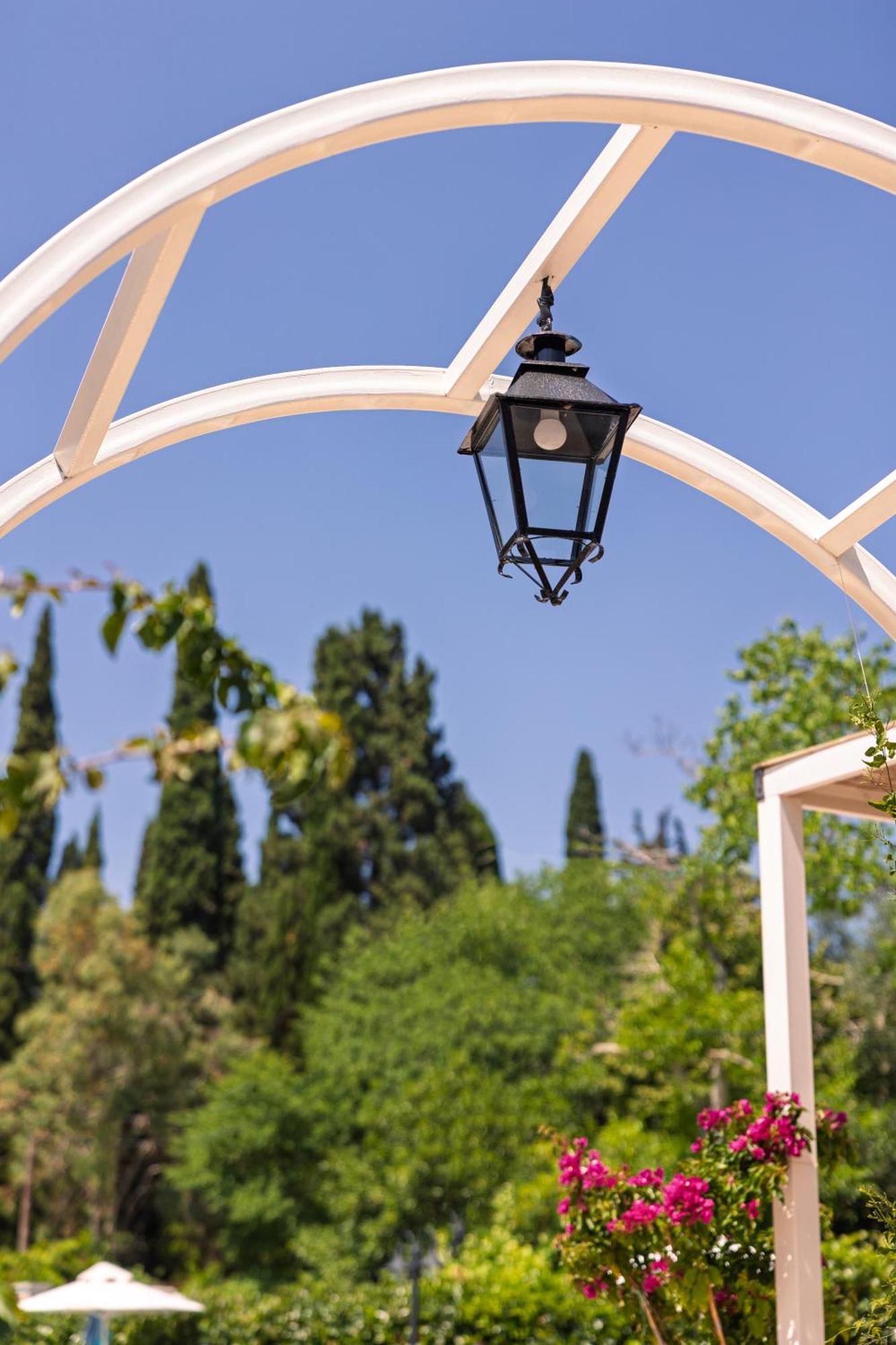Dominoes Corfu 3*