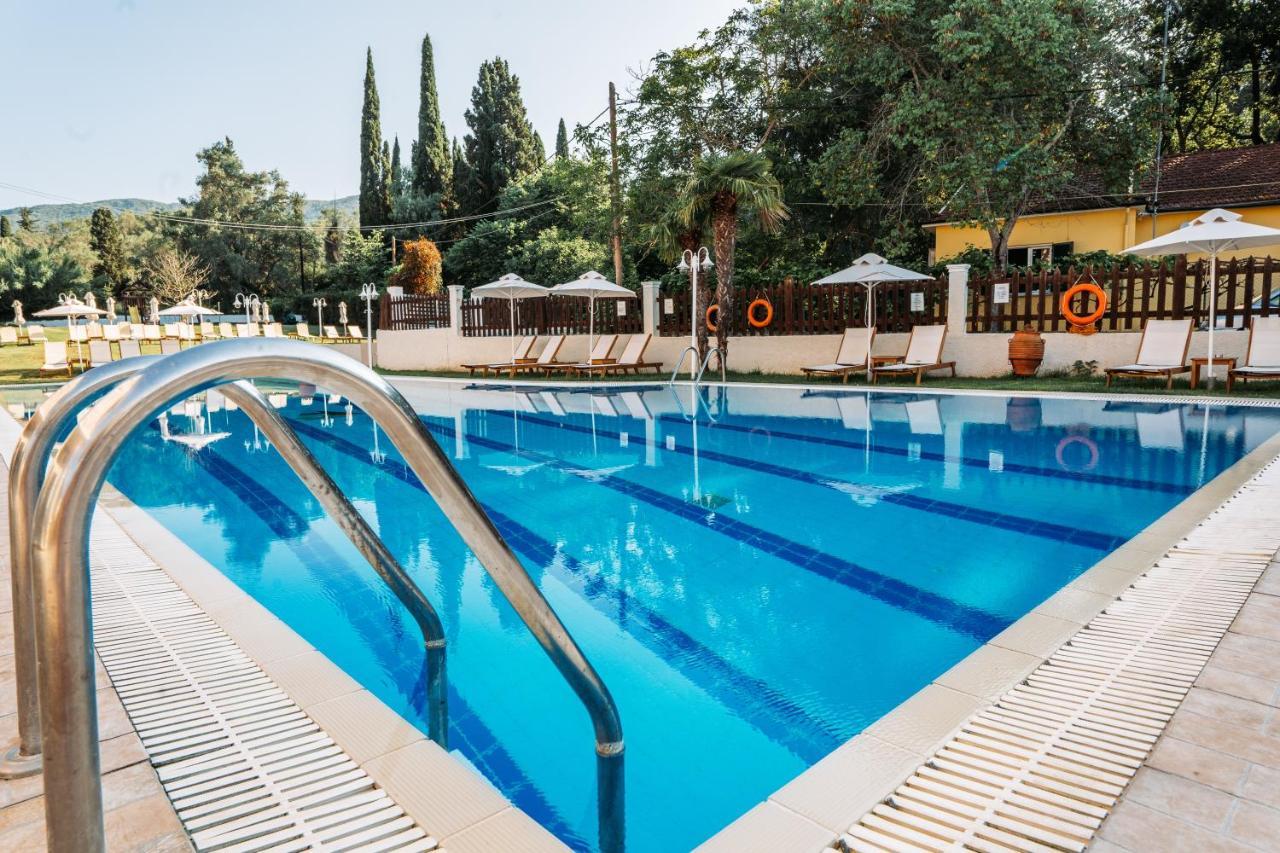 Dominoes Corfu Hotel apartamentowy Ýpsos