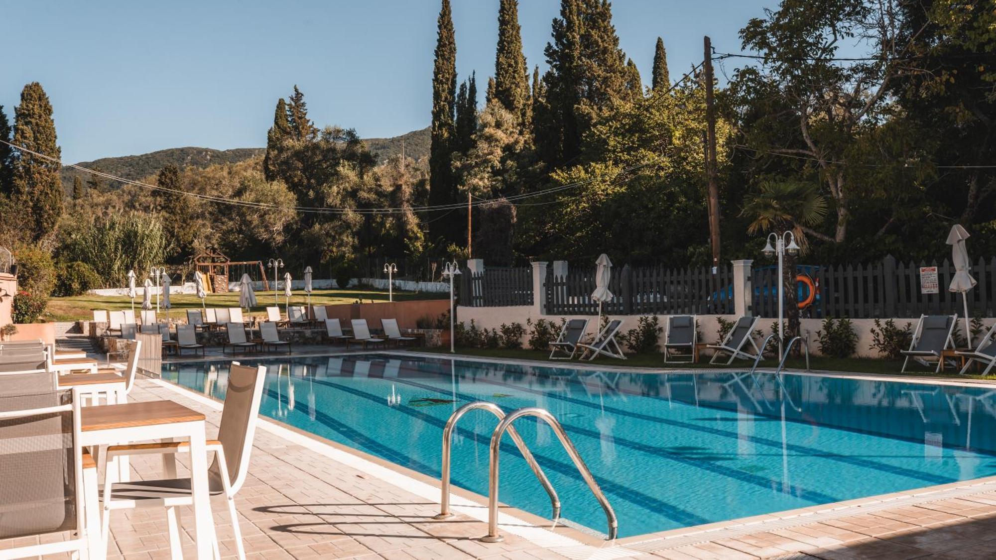 Dominoes Corfu Hotel apartamentowy 3*